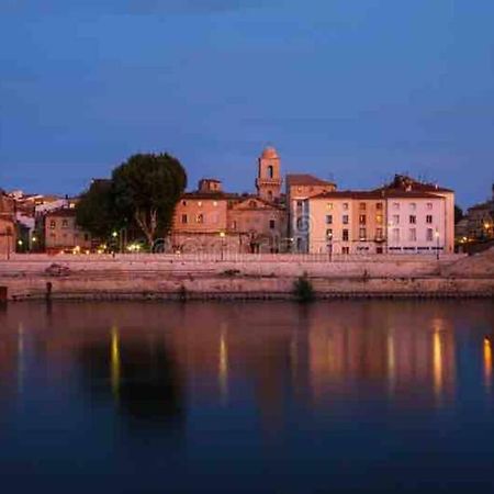 Appartement A Pied Du Centre Avec Place De Parking Arles Ngoại thất bức ảnh