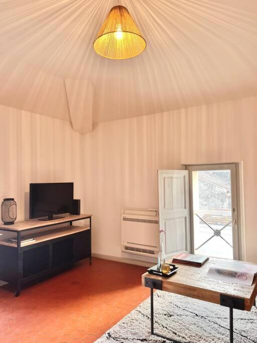 Appartement A Pied Du Centre Avec Place De Parking Arles Ngoại thất bức ảnh